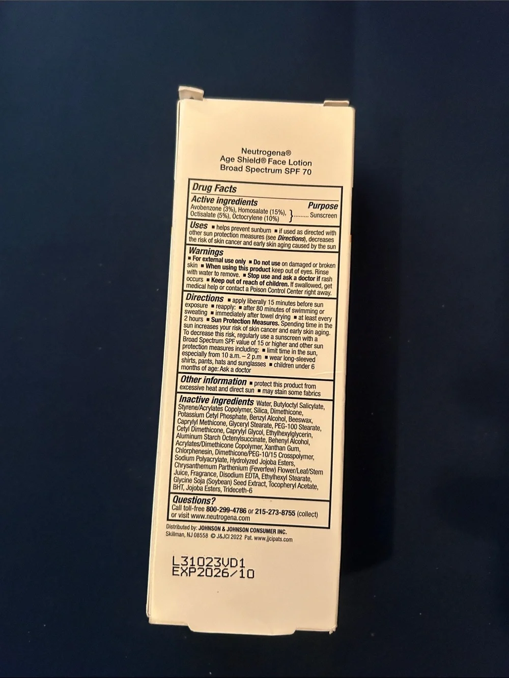 Neutrogena Age Shield Face Oil-Free Sunscreen SPF 70 - White, Black, Blue